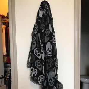 Skull scarf